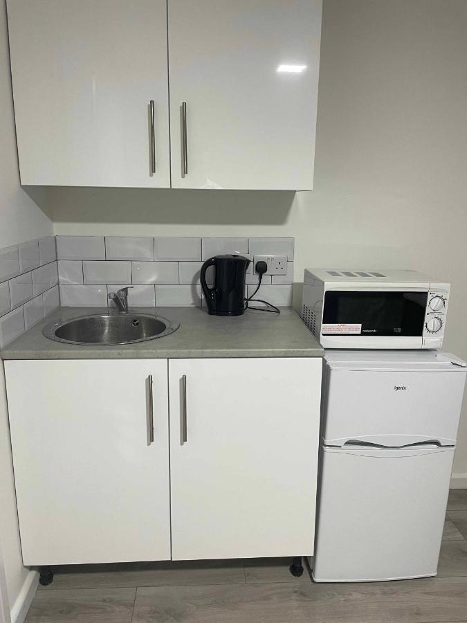 Studio Flat Private Shower Wc And Kitchenette London Kültér fotó